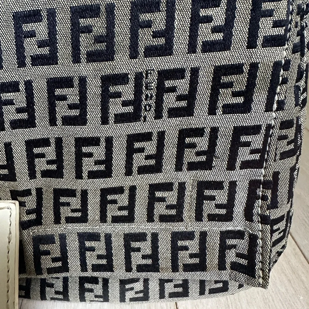 FENDI Zucchino Mamma Baguette Shoulder Handbag Canvas & White Leather - Picture 10 of 11